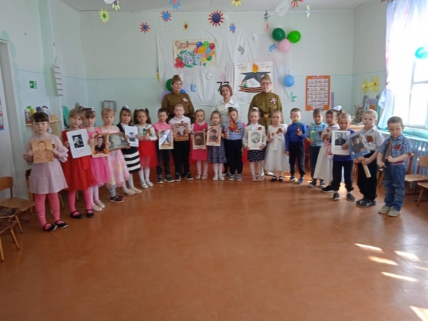 Утренник в старшей разновозрастной группе "9 мая - День Победы"