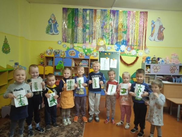 Рисование новогодних ëлочек