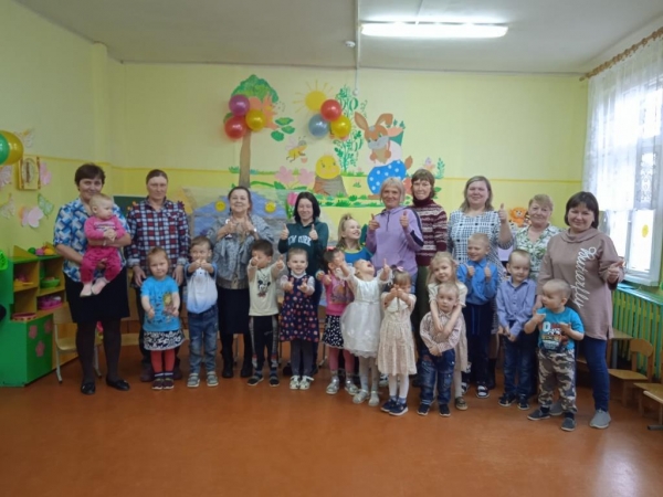 Утренник в младшей разновозрастной группе "Волшебный цветок"